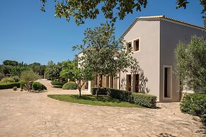 Luxurious Villa Liandri 600 m Resort