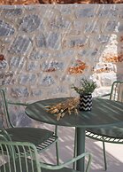 Yerma Suites Limeni
