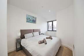 Modern Comfort: Seven Stays Broadoaks