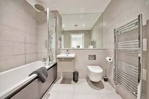 Modern Comfort: Seven Stays Broadoaks