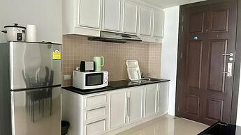 6-32 - 1 Bdr Condo With Balcony and Shared Pool
