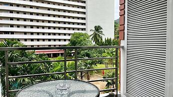 6-32 - 1 Bdr Condo With Balcony and Shared Pool