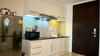 6-32 - 1 Bdr Condo With Balcony and Shared Pool