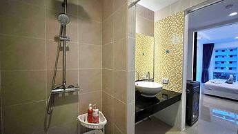 6-32 - 1 Bdr Condo With Balcony and Shared Pool