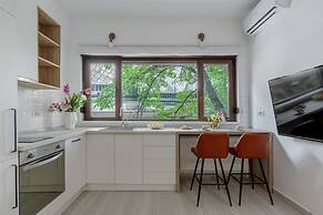Modern & Bright Studio on Amzei Square