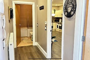 2 Bed Apartment - Sleeps 4 - Wifi - Parking