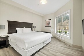 Harmony Haven 2BR Lakefront Suite