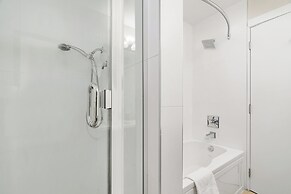 Harmony Haven 2BR Lakefront Suite
