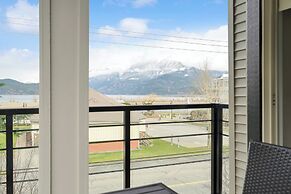Harmony Haven 2BR Lakefront Suite