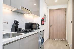 Large Balcony Studio 10 Minutes From Dubai Mall