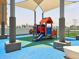 Large Balcony Studio 10 Minutes From Dubai Mall