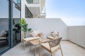 Large Balcony Studio 10 Minutes From Dubai Mall