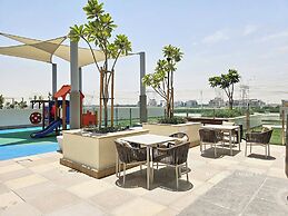 Large Balcony Studio 10 Minutes From Dubai Mall