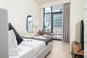 Large Balcony Studio 10 Minutes From Dubai Mall