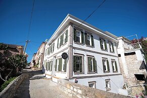 Lina Guest House
