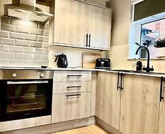 Central Ellesmere -sleeps2 - Parking - Petfriendly
