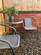 Central Ellesmere -sleeps2 - Parking - Petfriendly