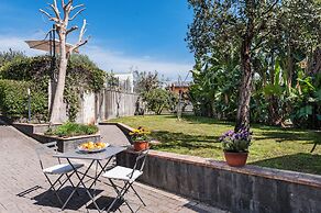 City Cottage with Garden & Pool