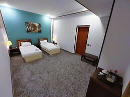 Crossway Hotel