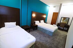 Crossway Hotel