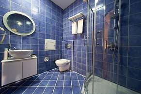 Crossway Hotel