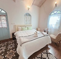 La Address Retreat