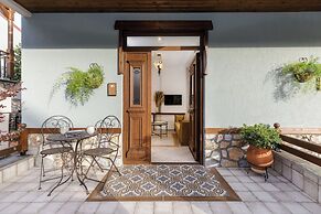 Meydani Suites