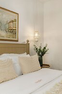 Meydani Suites