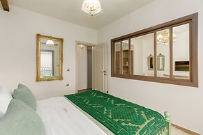 Meydani Suites
