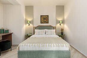 Meydani Suites