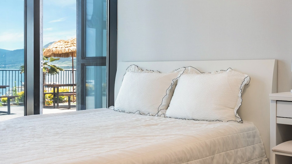 Yeosu Wayo Ocean View Pension