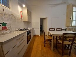 Cavour 46 First in Firenze