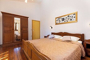 Villa Lara