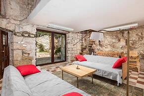Villa Cave Romana