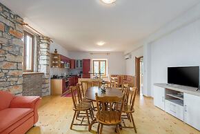 Holiday House Anna