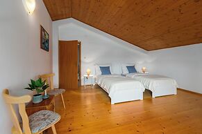 Holiday House Anna