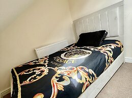Stylish 1-bed Apt - Sleeps 4 - Parking - Wifi