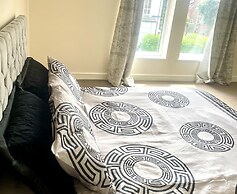 Stylish 1-bed Apt - Sleeps 4 - Parking - Wifi