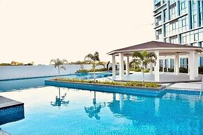 MACTAN NEWTOWN 1-BEDROOM W/ BALCONY & POOL ACCESS