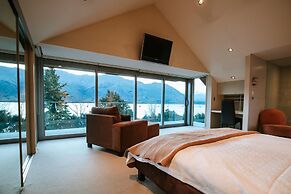 Lakeside Rd - Lake Views - Sleeps 10