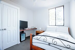 Unanderra Hotel