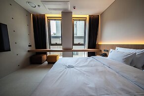 HOTEL AU