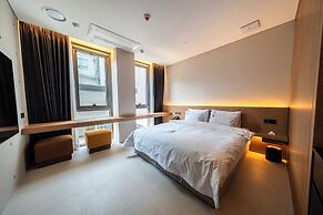 HOTEL AU