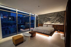 HOTEL AU