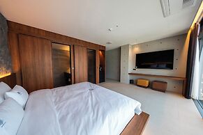 HOTEL AU