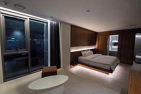 HOTEL AU