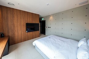 HOTEL AU