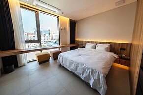 HOTEL AU