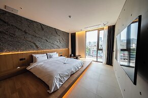HOTEL AU