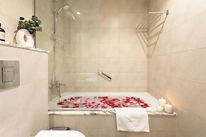 Chic 2BR Urban Escape in Aykon City